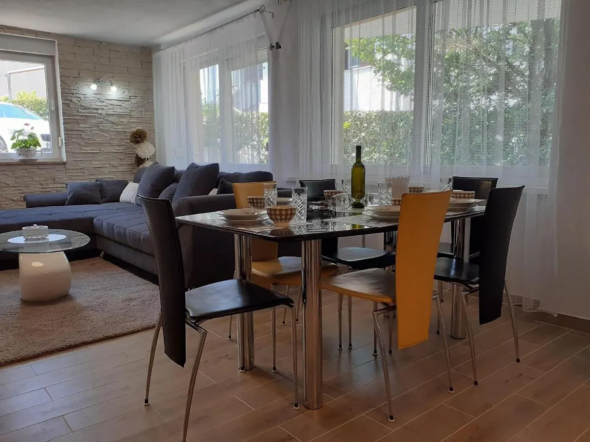 Apartment Hana With A Private Pool Malinska