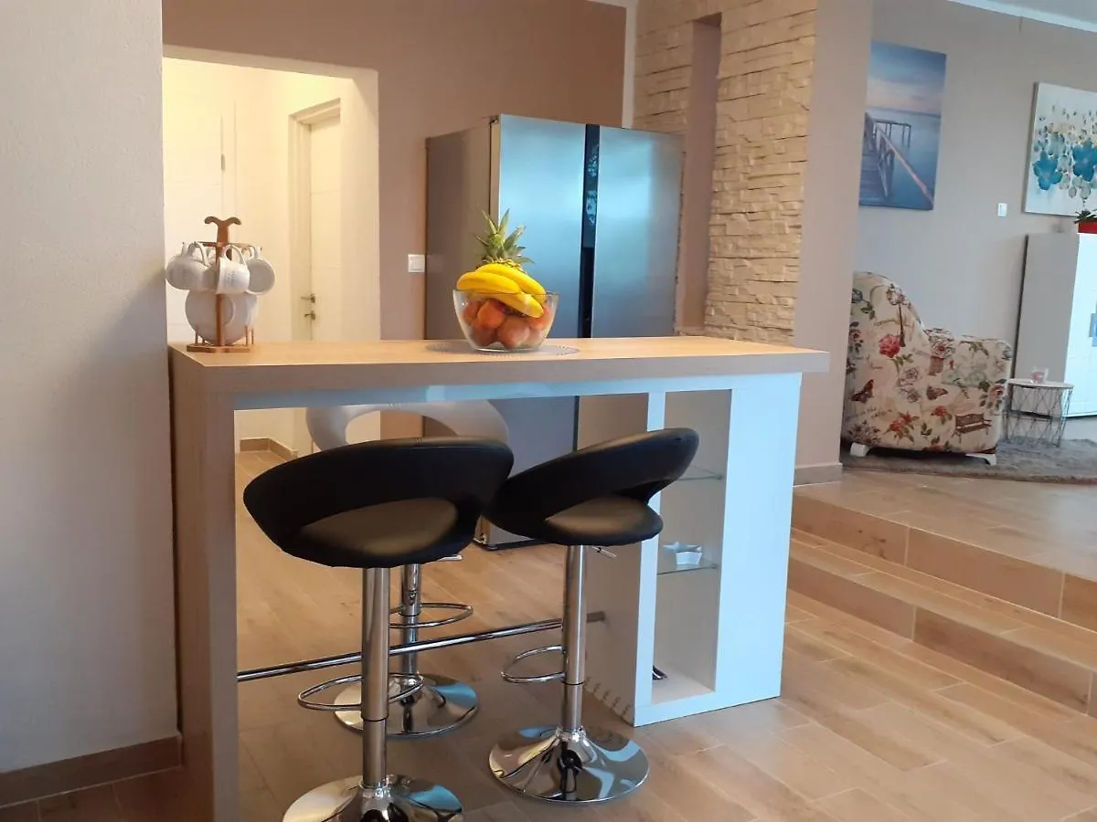 Apartment Hana With A Private Pool Malinska 0*,