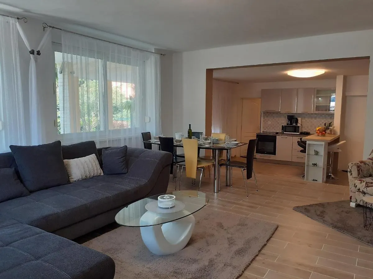Apartment Hana With A Private Pool Malinska