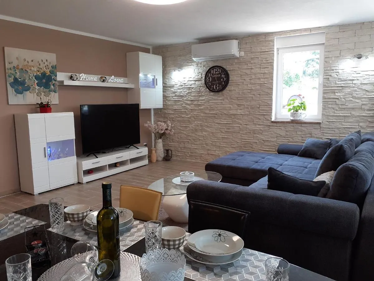 Apartment Hana With A Private Pool Malinska